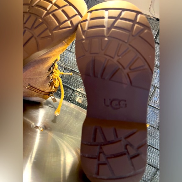UGG Kids Ankle Boots - Picture 8 of 12